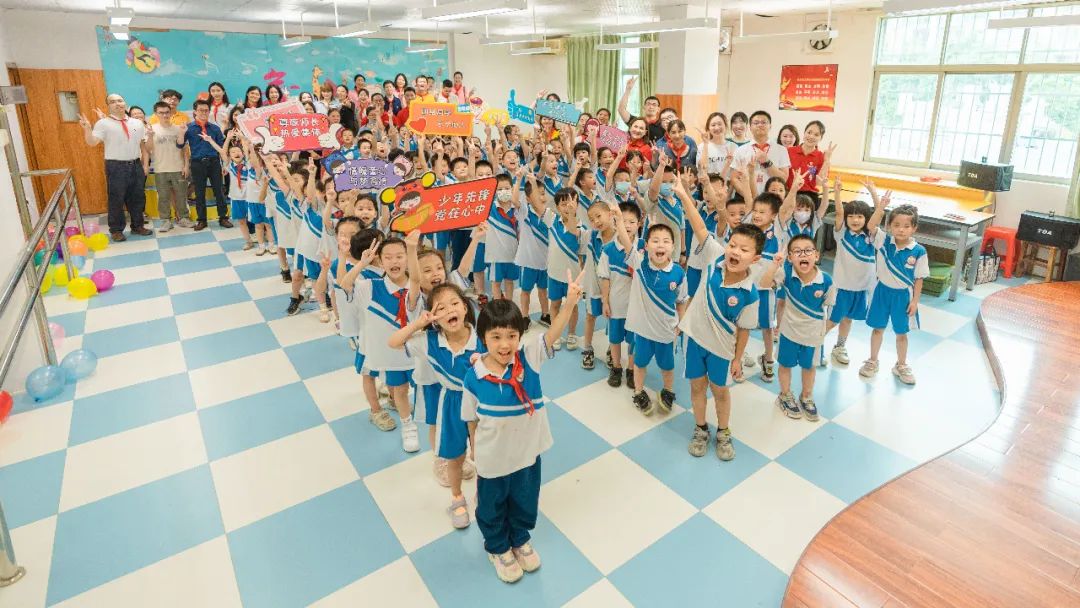彩神IV争霸集团团委组织团员青年到海珠区博爱学校开展志愿服务活动 彩神IV争霸集团团委组织团员青年到海珠区博爱学校开展志愿服务活动